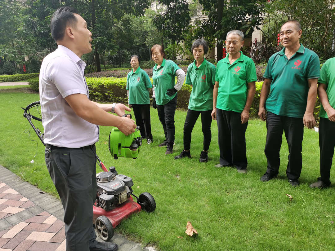 怡軒園林綠化公司綠化養(yǎng)護(hù)操作培訓(xùn)現(xiàn)場(chǎng)